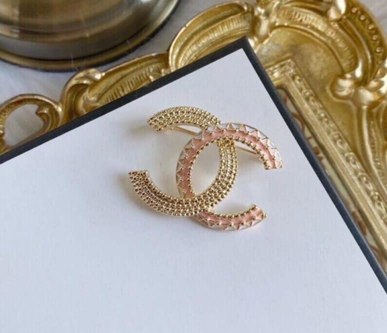 Chanel CC Rose Gold Brooch – Dazzling Fashion